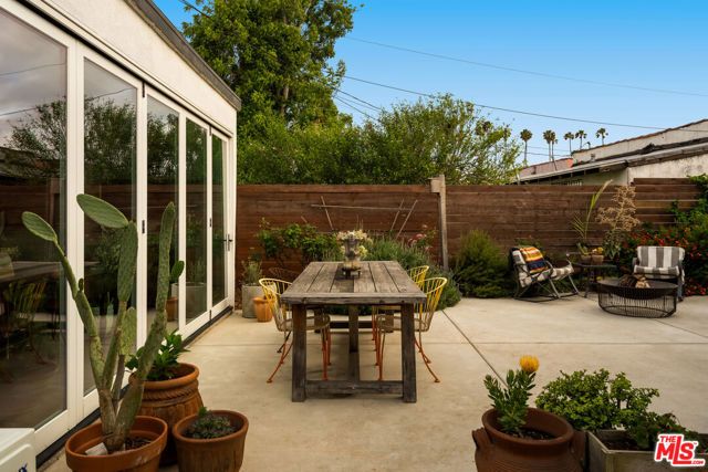6218 Madden Avenue, Los Angeles, CA 90043