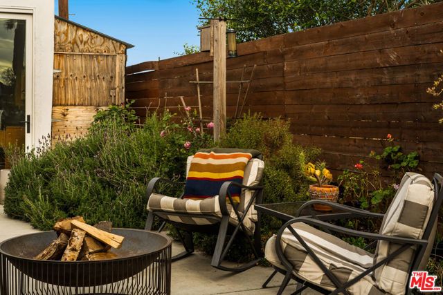 6218 Madden Avenue, Los Angeles, CA 90043