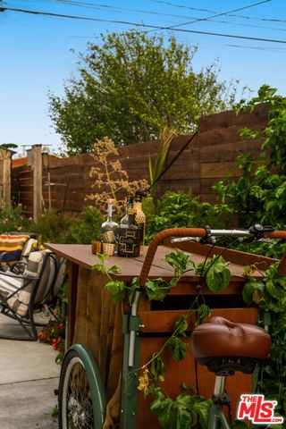 6218 Madden Avenue, Los Angeles, CA 90043