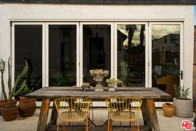 6218 Madden Avenue, Los Angeles, CA 90043