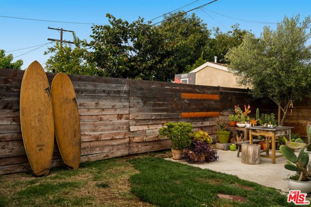 6218 Madden Avenue, Los Angeles, CA 90043
