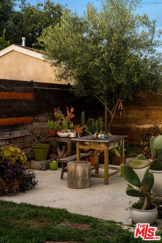 6218 Madden Avenue, Los Angeles, CA 90043