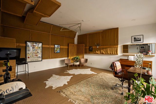 6218 Madden Avenue, Los Angeles, CA 90043
