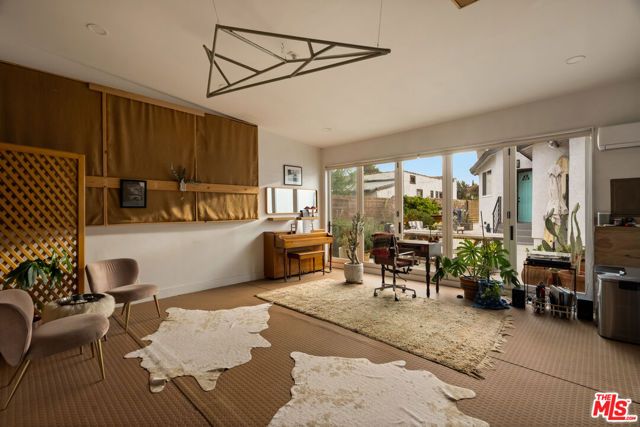 6218 Madden Avenue, Los Angeles, CA 90043