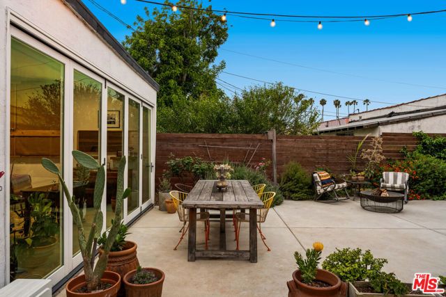 6218 Madden Avenue, Los Angeles, CA 90043