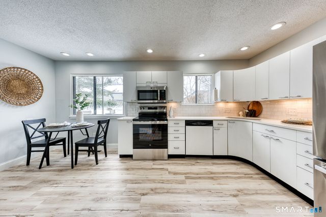 170 Heritage Village B, Southbury, CT 06488