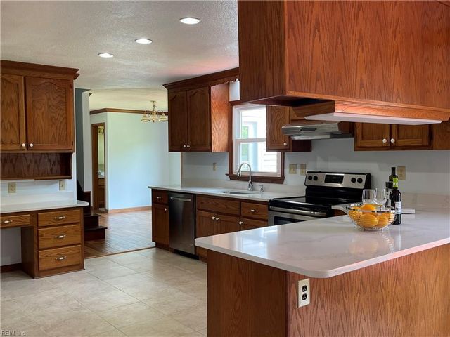 1604 Grey Friars CHSE, Virginia Beach, VA 23456