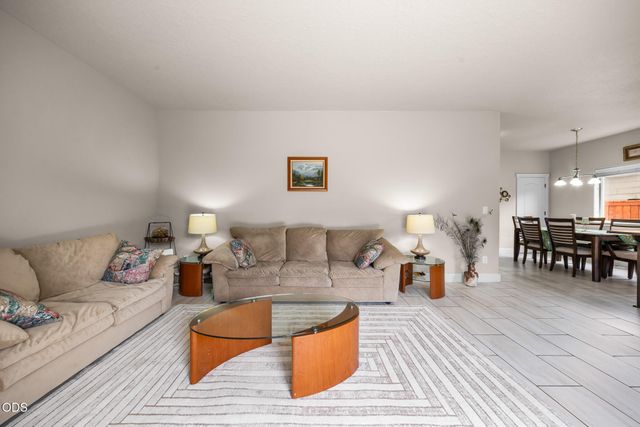 2951 NE Dogwood Drive, Bend, OR 97701