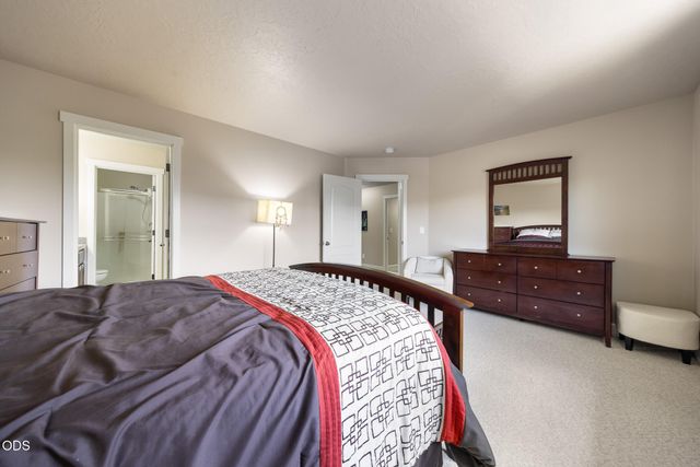 2951 NE Dogwood Drive, Bend, OR 97701