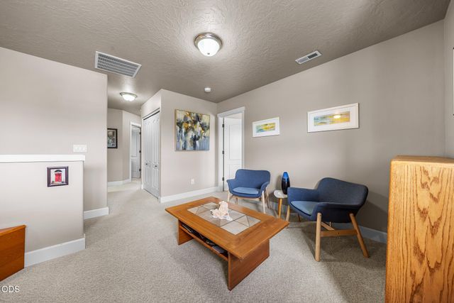 2951 NE Dogwood Drive, Bend, OR 97701
