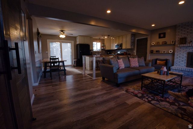 9080 S 570 E, Sandy, UT 84070
