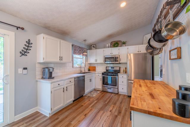 8008 Leaview Drive, Columbus, OH 43235