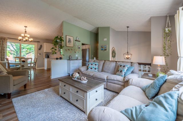 8008 Leaview Drive, Columbus, OH 43235