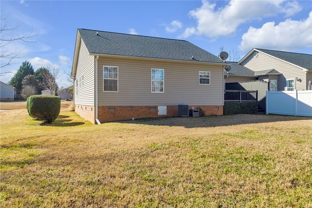 208 River Oaks Circle, Piedmont, SC 29673