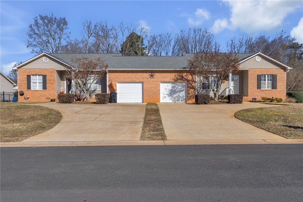 208 River Oaks Circle, Piedmont, SC 29673