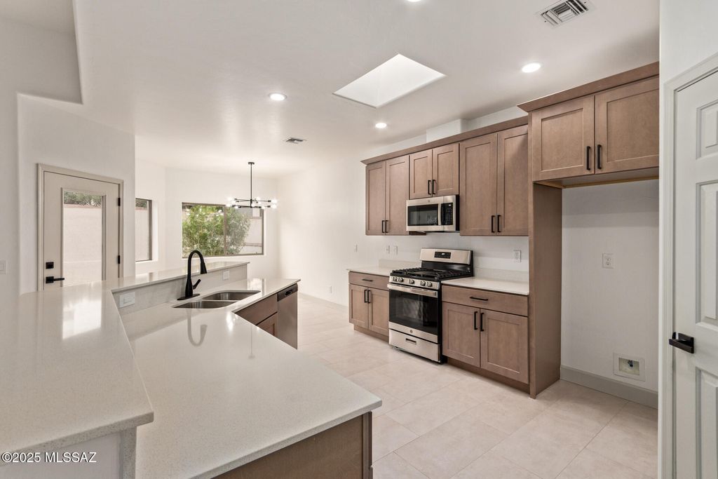 1374 W Blooming Desert Way, Oro Valley, AZ 85737