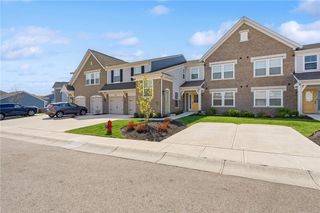 141 Old Pond Road, Springboro, OH 45066