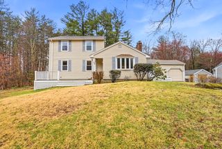 35 Brooks St, Upton, MA 01568