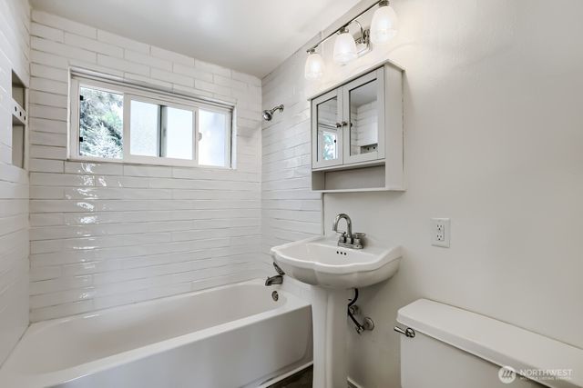 5607 240th Street SW, Mountlake Terrace, WA 98043