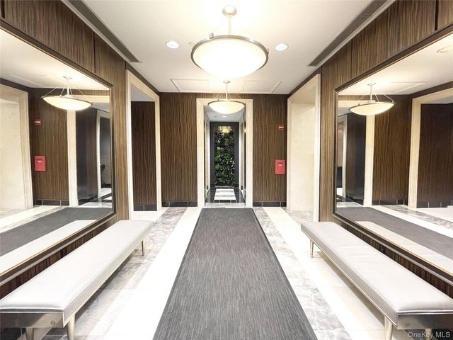 10 City Place 16E, White Plains, NY 10601