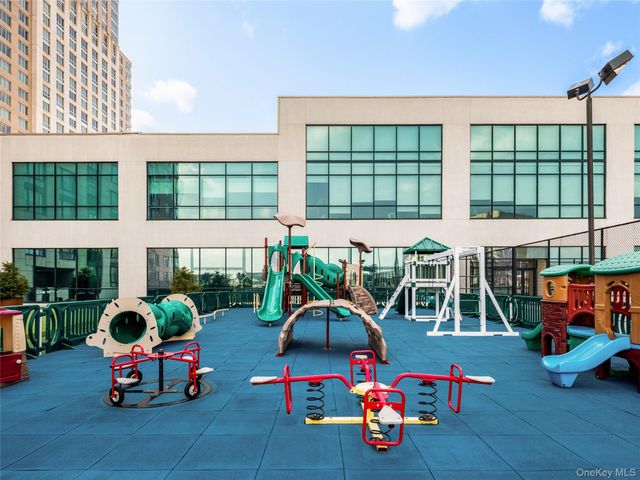 10 City Place 16E, White Plains, NY 10601