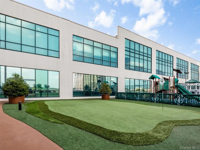 10 City Place 16E, White Plains, NY 10601