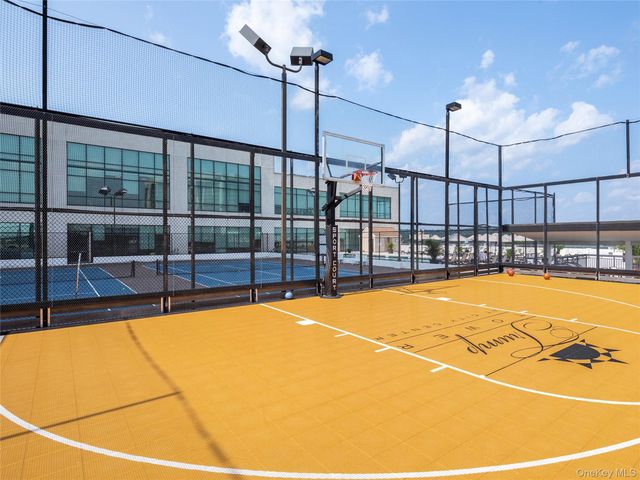 10 City Place 16E, White Plains, NY 10601