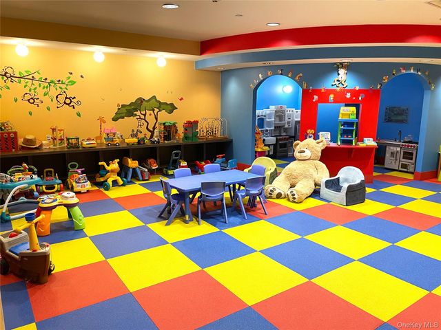 10 City Place 16E, White Plains, NY 10601