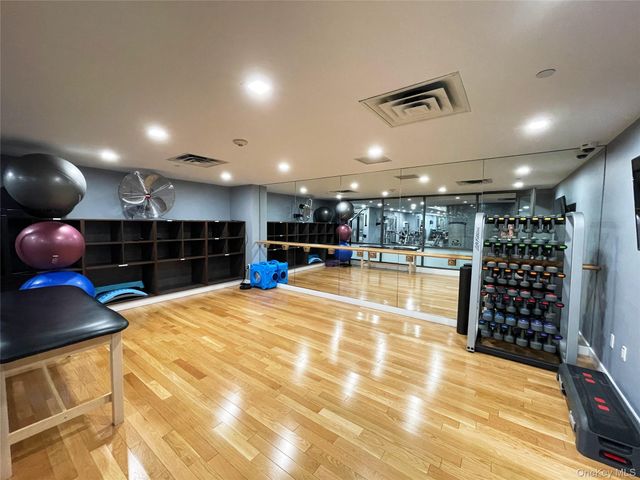 10 City Place 16E, White Plains, NY 10601