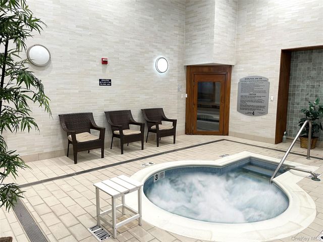 10 City Place 16E, White Plains, NY 10601