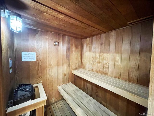 10 City Place 16E, White Plains, NY 10601