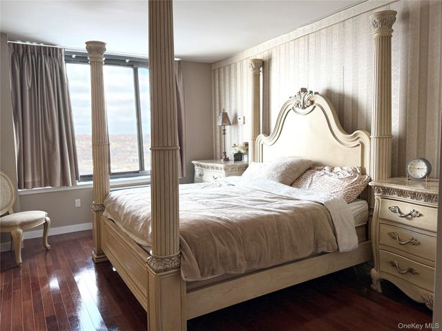 10 City Place 16E, White Plains, NY 10601