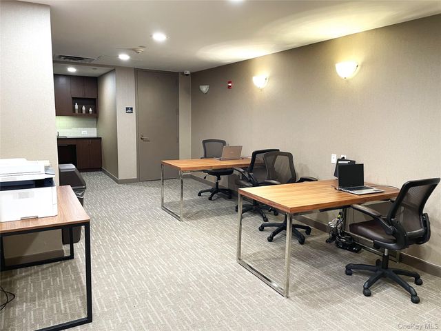 10 City Place 16E, White Plains, NY 10601