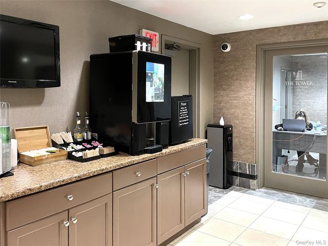 10 City Place 16E, White Plains, NY 10601