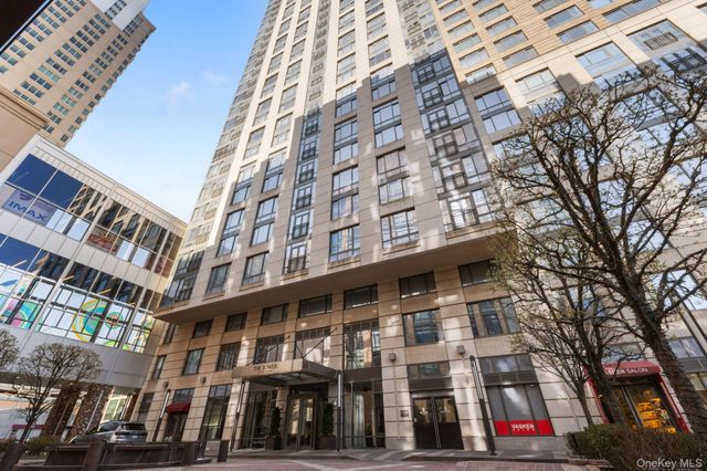 10 City Place 16E, White Plains, NY 10601