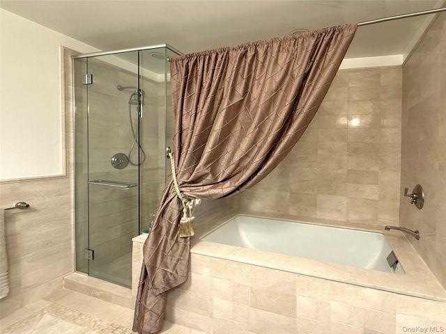 10 City Place 16E, White Plains, NY 10601