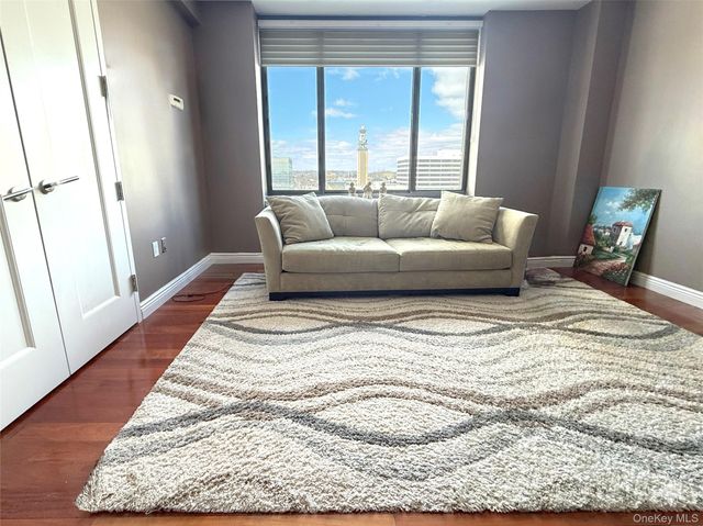 10 City Place 16E, White Plains, NY 10601