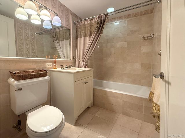 10 City Place 16E, White Plains, NY 10601