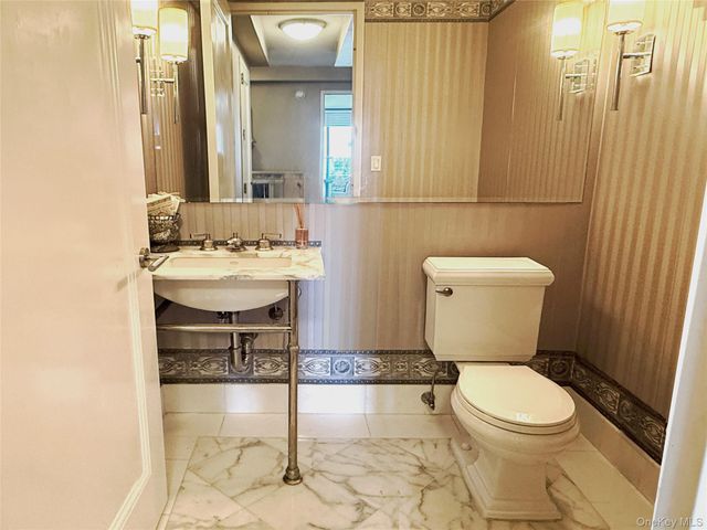 10 City Place 16E, White Plains, NY 10601