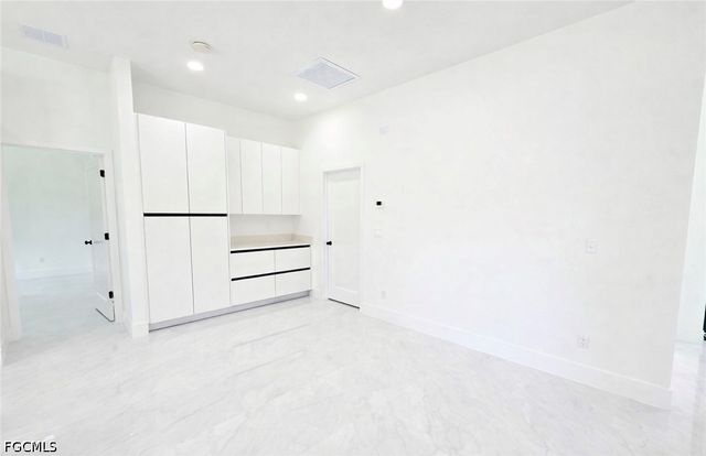 2522 Alice PL, Lehigh Acres, FL 33971