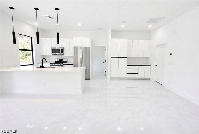 2522 Alice PL, Lehigh Acres, FL 33971