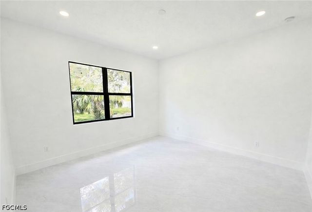 2522 Alice PL, Lehigh Acres, FL 33971