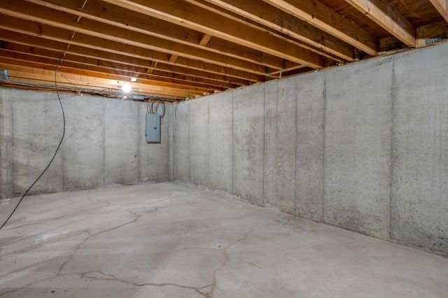 4323 N Edgemoor St, Bel Aire, KS 67220