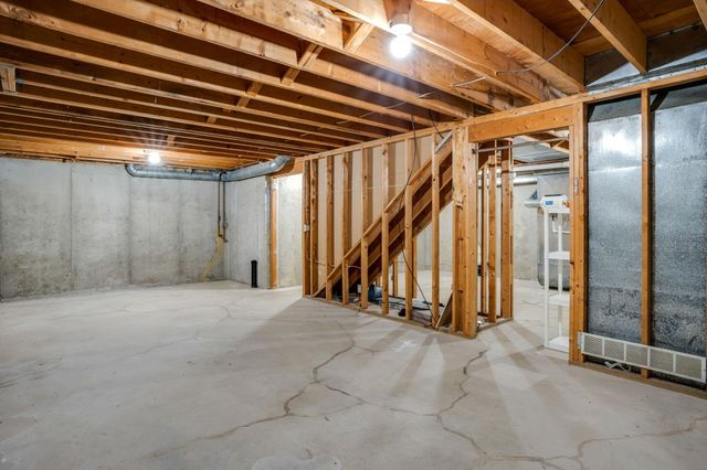 4323 N Edgemoor St, Bel Aire, KS 67220