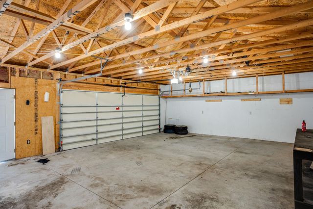 4323 N Edgemoor St, Bel Aire, KS 67220