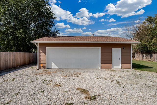 4323 N Edgemoor St, Bel Aire, KS 67220