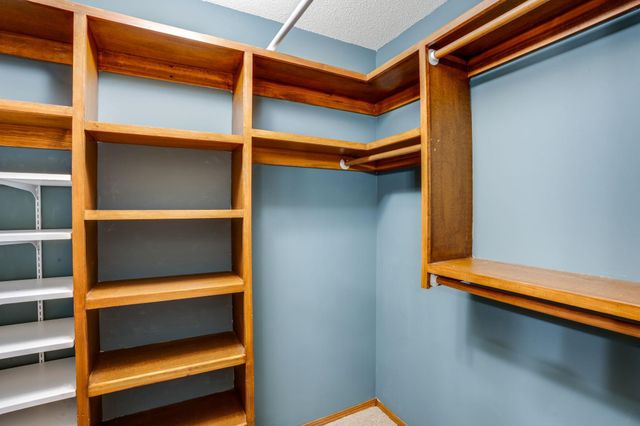 4323 N Edgemoor St, Bel Aire, KS 67220