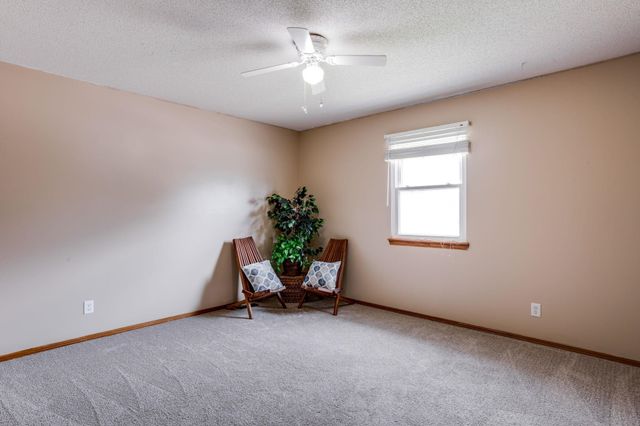 4323 N Edgemoor St, Bel Aire, KS 67220