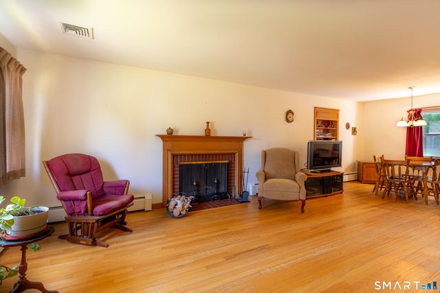 54 Woodhill Road, Manchester, CT 06042