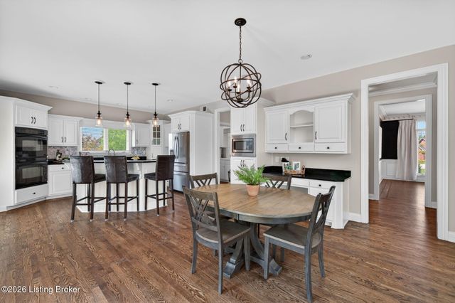 2801 Woodcrest Ct, Prospect, KY 40059